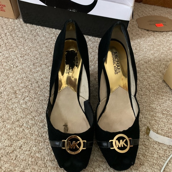 🌟HOST PICK🌟MICHAEL Michael Kors peep toe wedge black suede - Picture 1 of 4